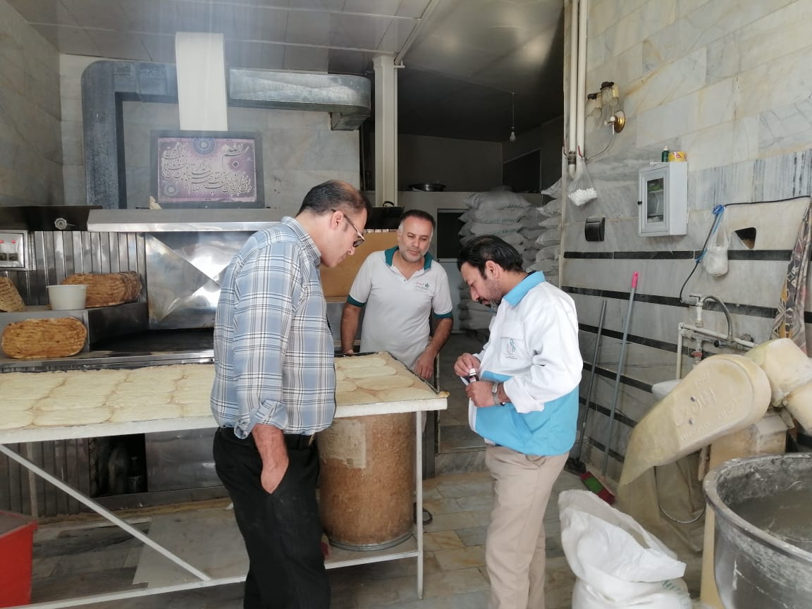 کنترل و نظارت بهداشتی بر وضعیت نانوایی‌های شهرستان قدس